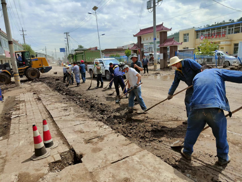 情系家鄉(xiāng)為人民 抗洪救災(zāi)勇?lián)?dāng)——物產(chǎn)工投公司黨員干部、團(tuán)員青年奔赴災(zāi)區(qū)第一線搶險救災(zāi)