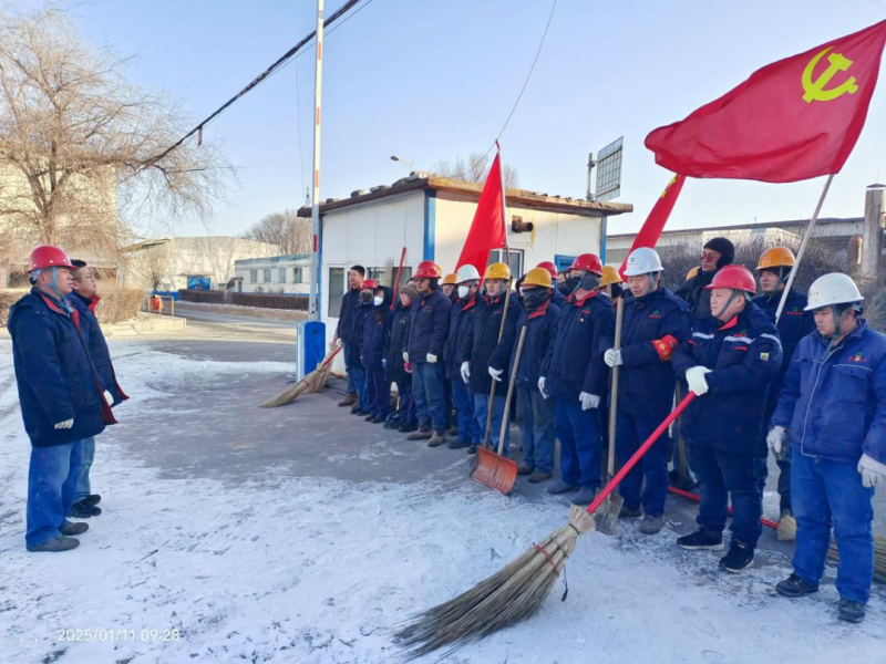 物產(chǎn)工投公司黨委開展“節(jié)前環(huán)境大整治、干干凈凈過大年”環(huán)境衛(wèi)生整治主題黨日活動(dòng)