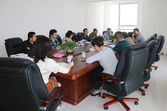 省商務(wù)廳副廳長朱小青協(xié)同西寧海關(guān)、省檢驗檢疫局一行深入企業(yè)就保稅物流中心封關(guān)運營