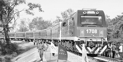 搭中國快車，促非洲發(fā)展