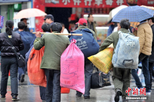 聚焦春節(jié)“恐歸族”：近鄉(xiāng)情怯，恐懼何來？(圖)